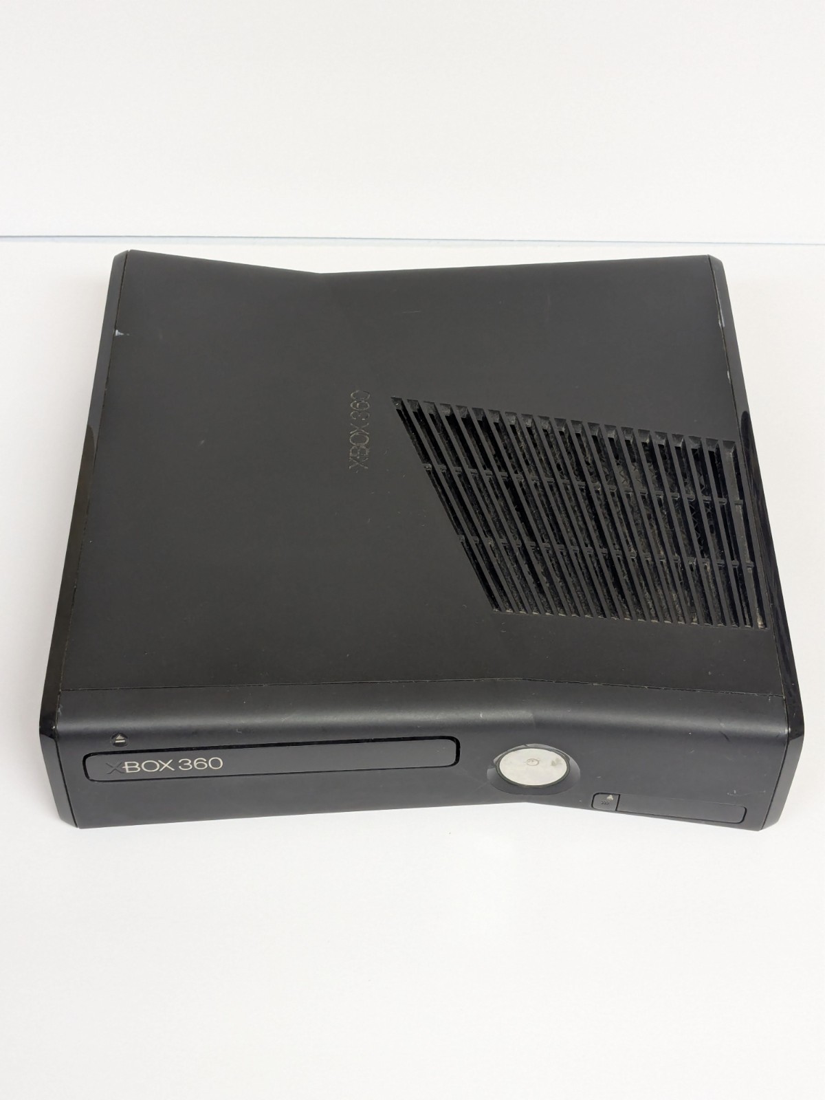 Microsoft Xbox 360 Slim Console 4GB Kinect Bundle – 3 Games -Kinect Adventures