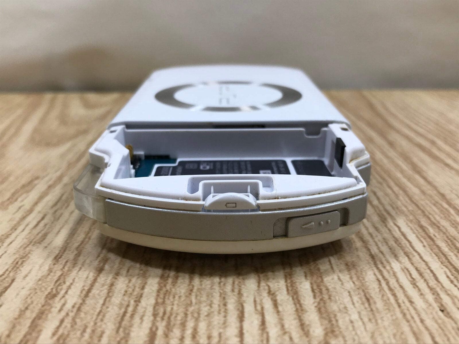 PSP-2000 CERAMIC WHITE Console Japan – With Defects GE1628