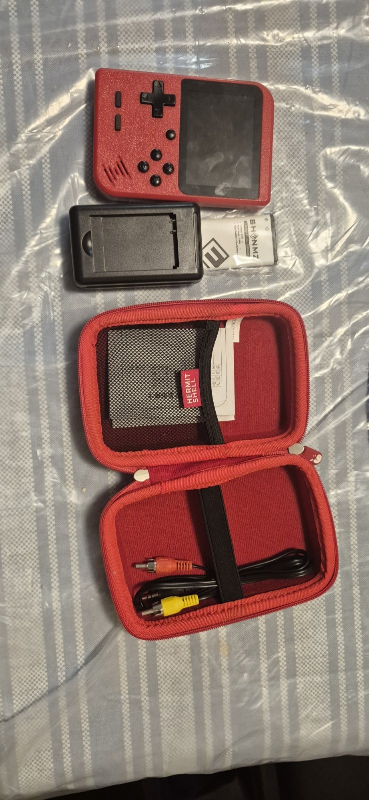 400 in 1 Red Handheld Game Console Built-in Games Carrying Case Composite RCA