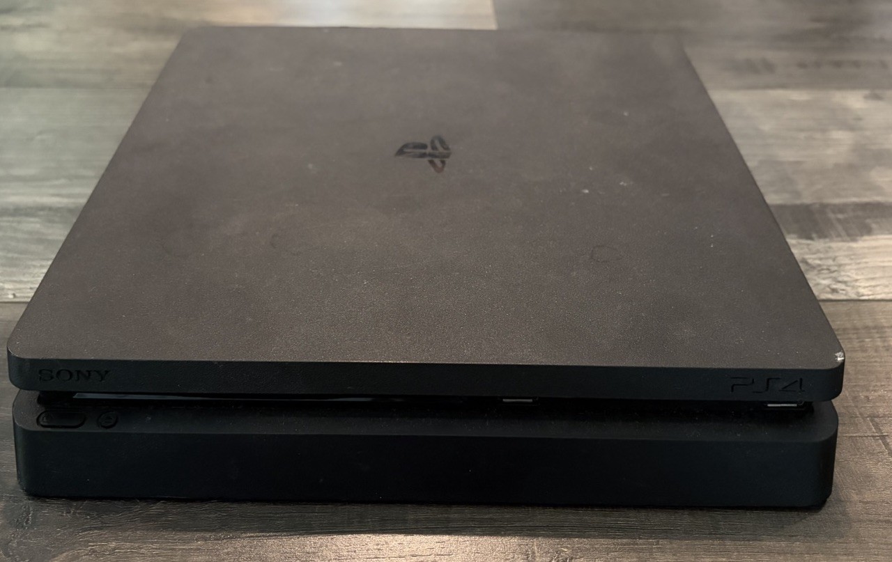 Sony PlayStation 4 Slim PS4 1TB Black Console CUH-2215B *Controller Wont Connect