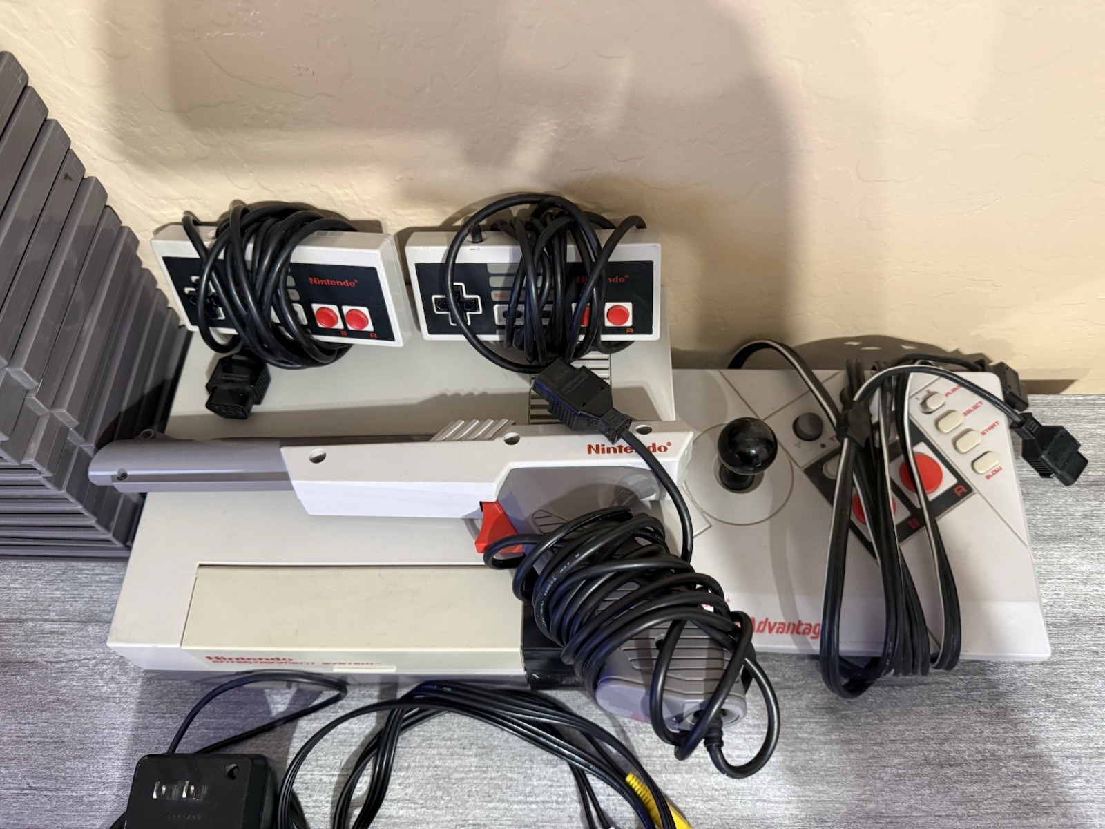Nintendo NES Gray Console Bundle W/ Controllers, Zapper And Games Tested-working