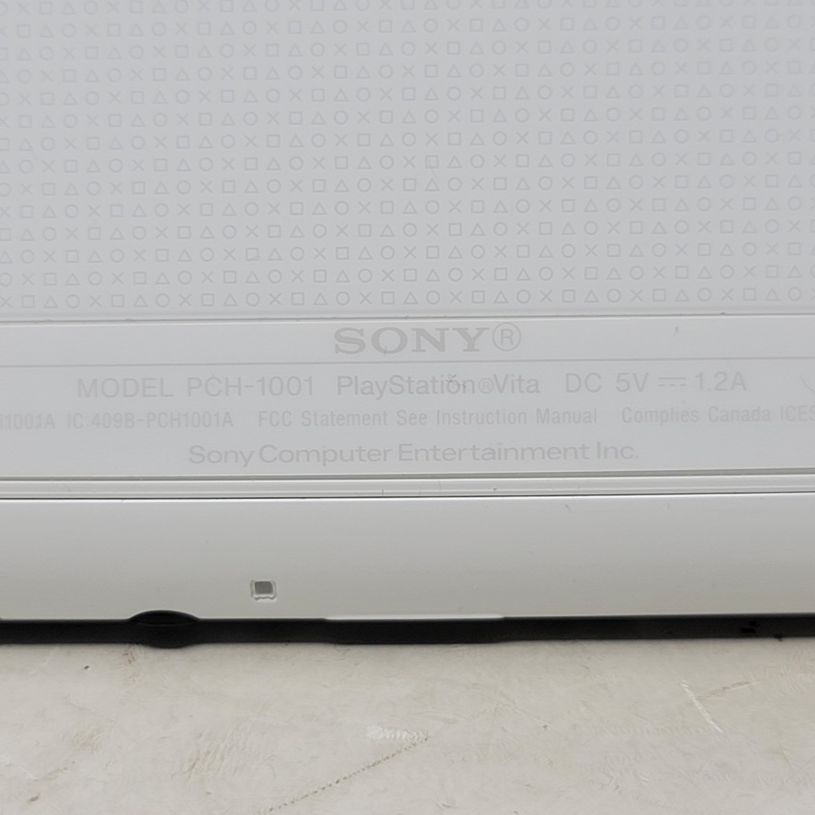 Sony PlayStation PS Vita PCH-1000/1001 White WIFI w Charger 4GB Region Free