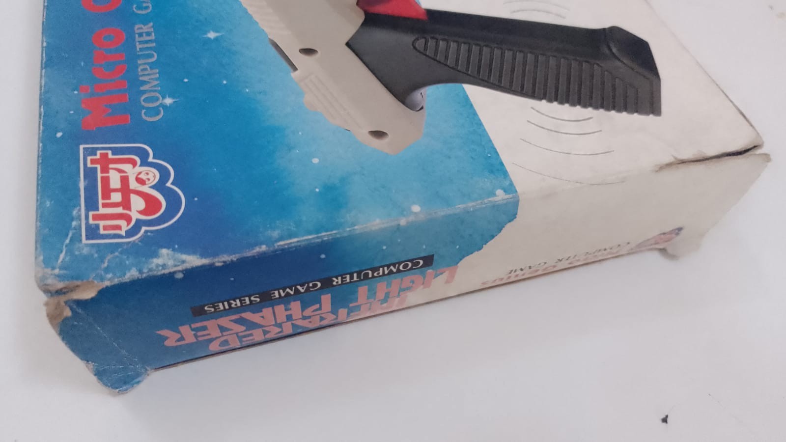 FAMICLON- INFRARED LIGHT PHASER GUN + BOX -15 PIN – MICRO GENIUS- RARE