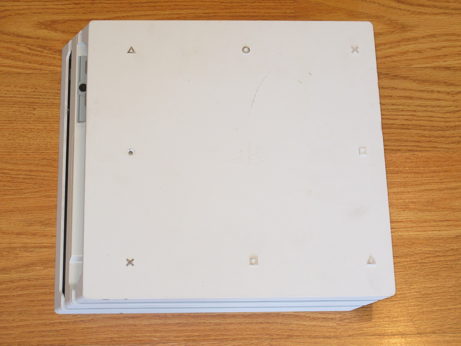 Sony PlayStation 4 Pro PS4 1TB White Console (Parts/Repair) Powers On/Safe Mode