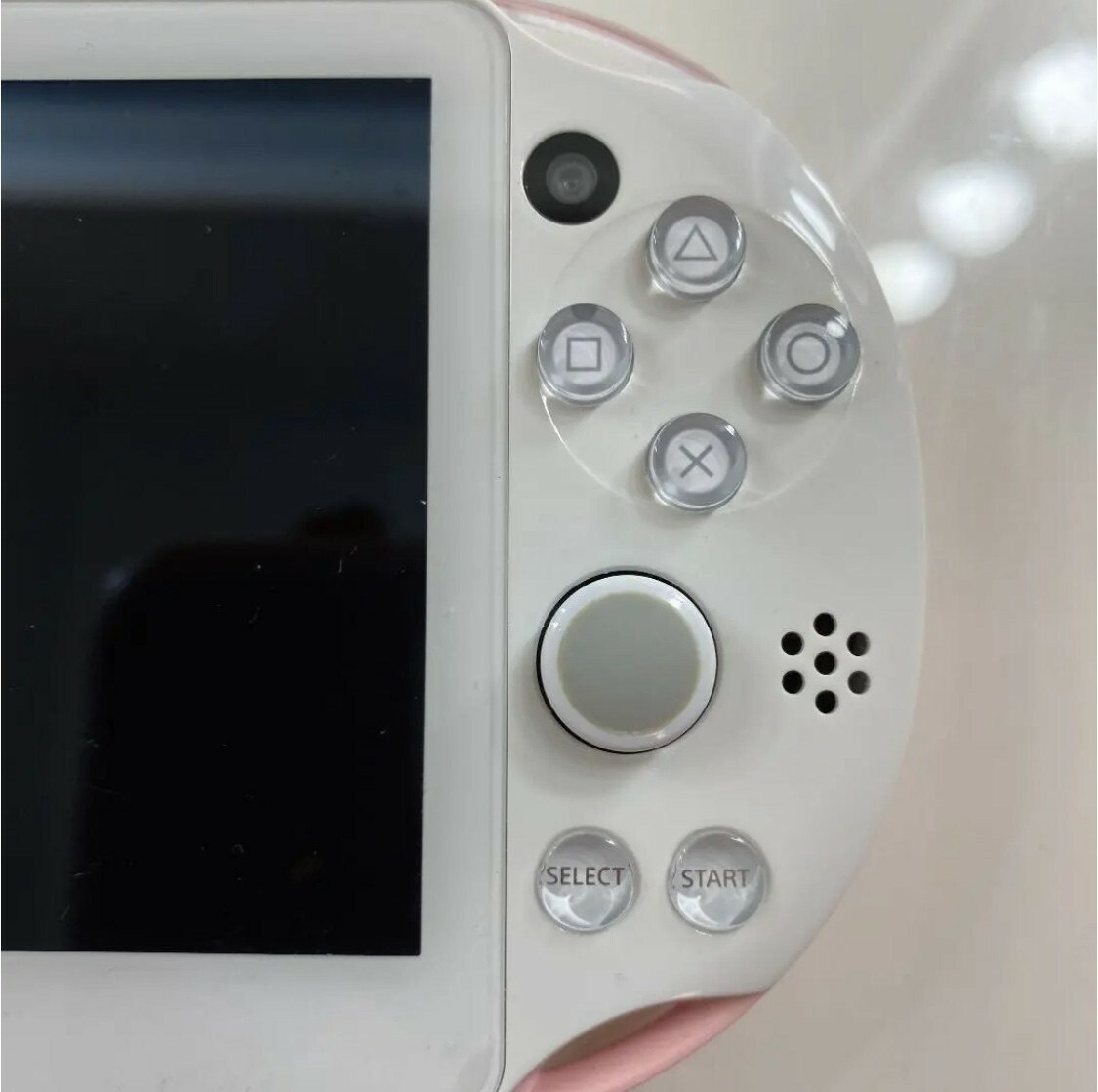 USED PlayStation (R) Vita Wi-Fi model Light pink / white PCH-2000