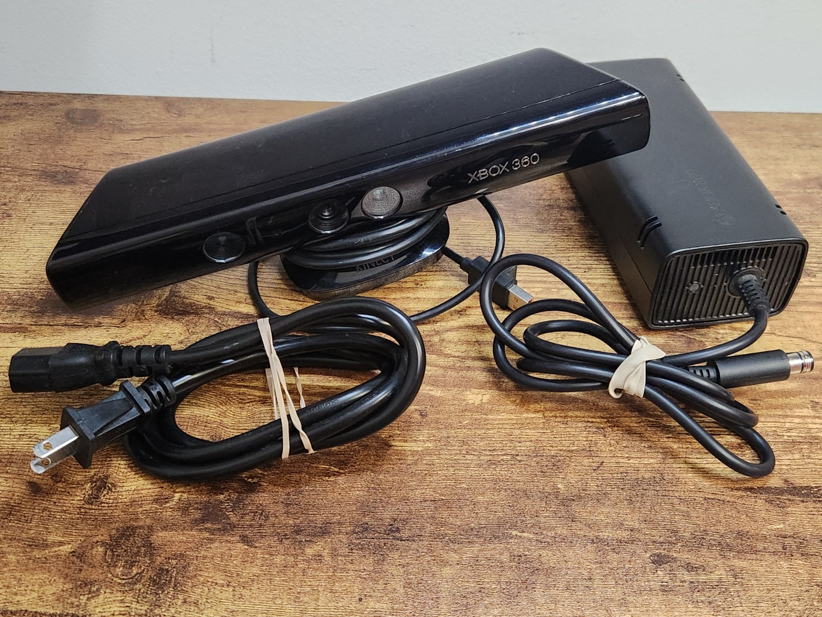 Microsoft Xbox 360 E 250GB Game Console W/ Kinect 2 Controllers/ 2 games TESTED