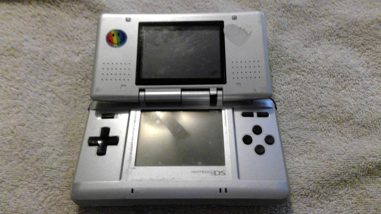 Nintendo DS Handheld System – Silver (Broken Hinge)