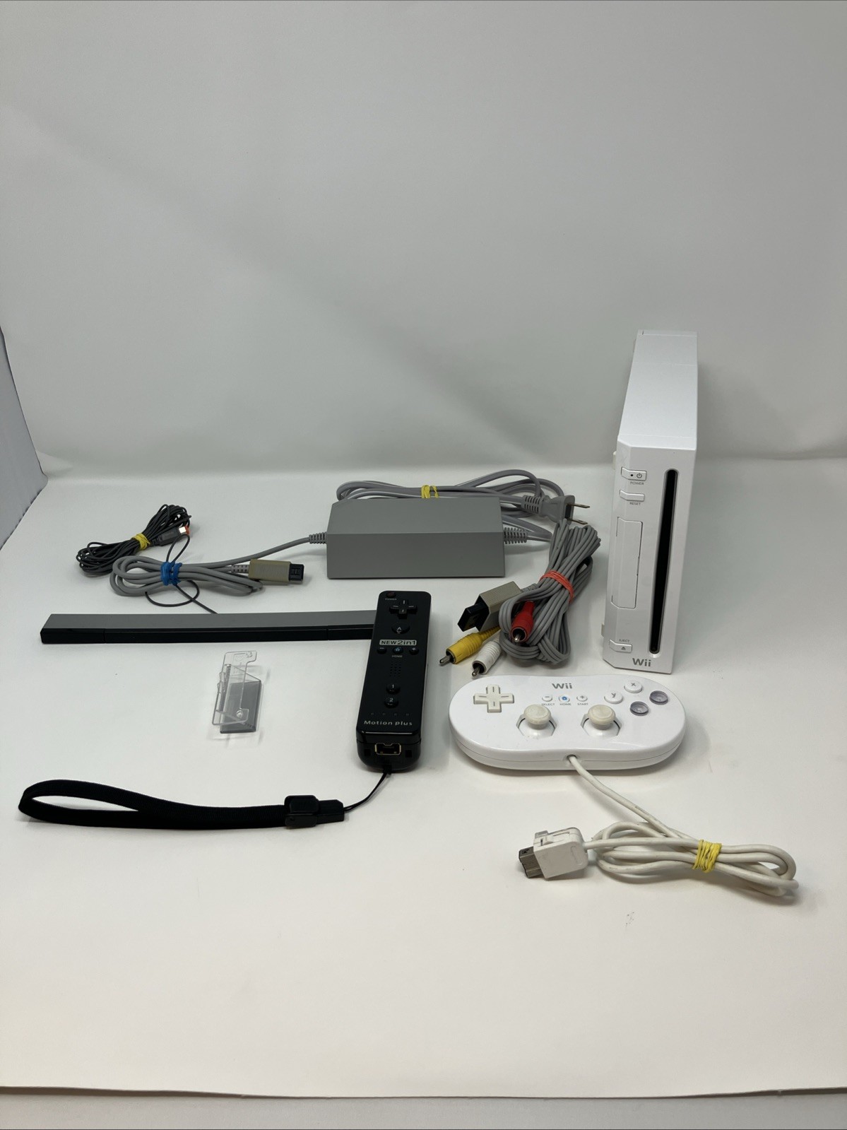 Nintendo Wii RVL-001 (White) Console Bundle Tested, Classic Controller READ
