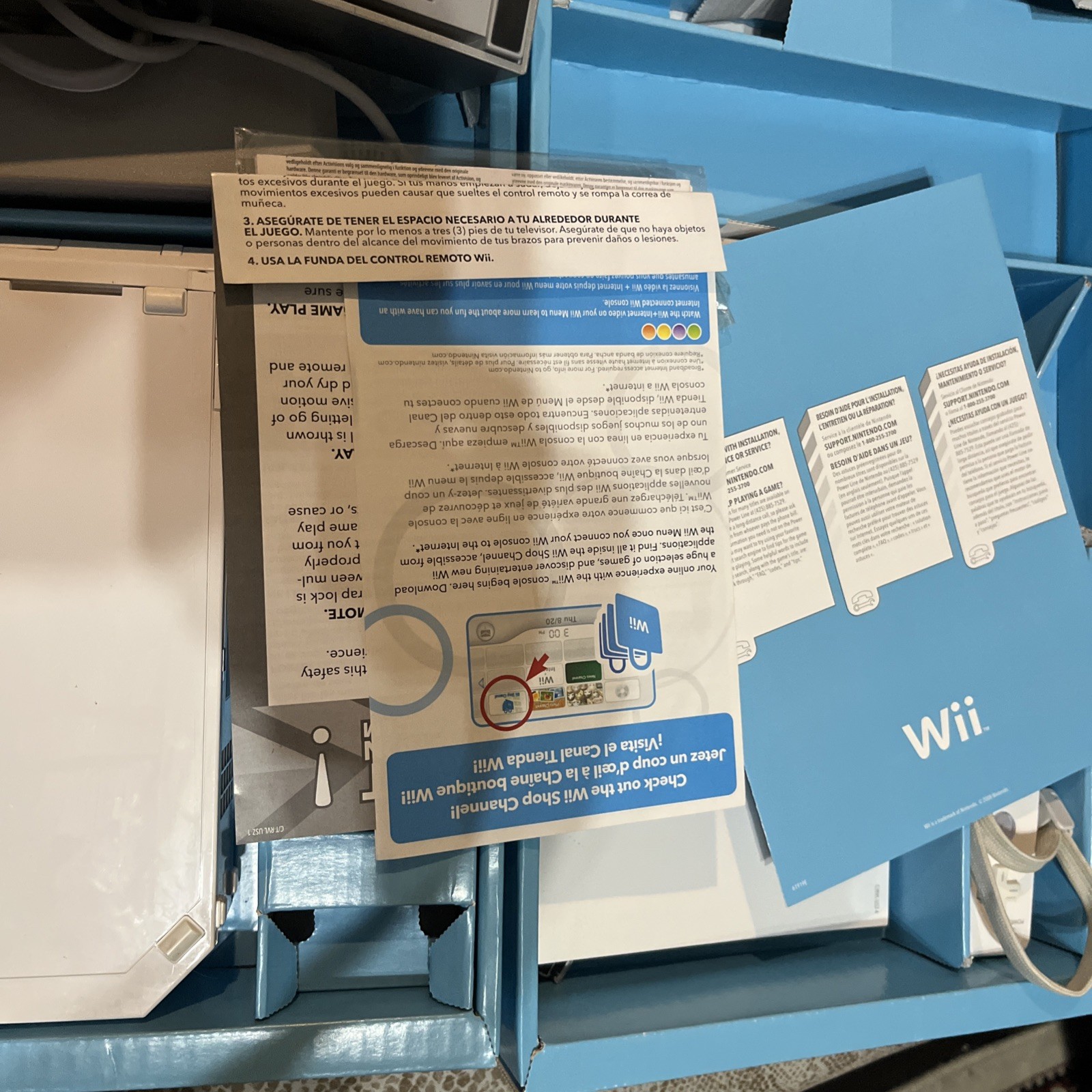 Nintendo Wii Sports Console Bundle White RVL-001 w/ Original Box Trays and Game