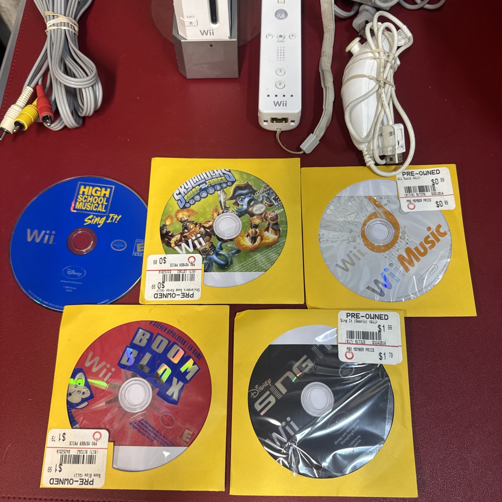 Nintendo Wii RVL-001 (USA) White Console w/ OEM Controller, Nunchuk & 5 Games