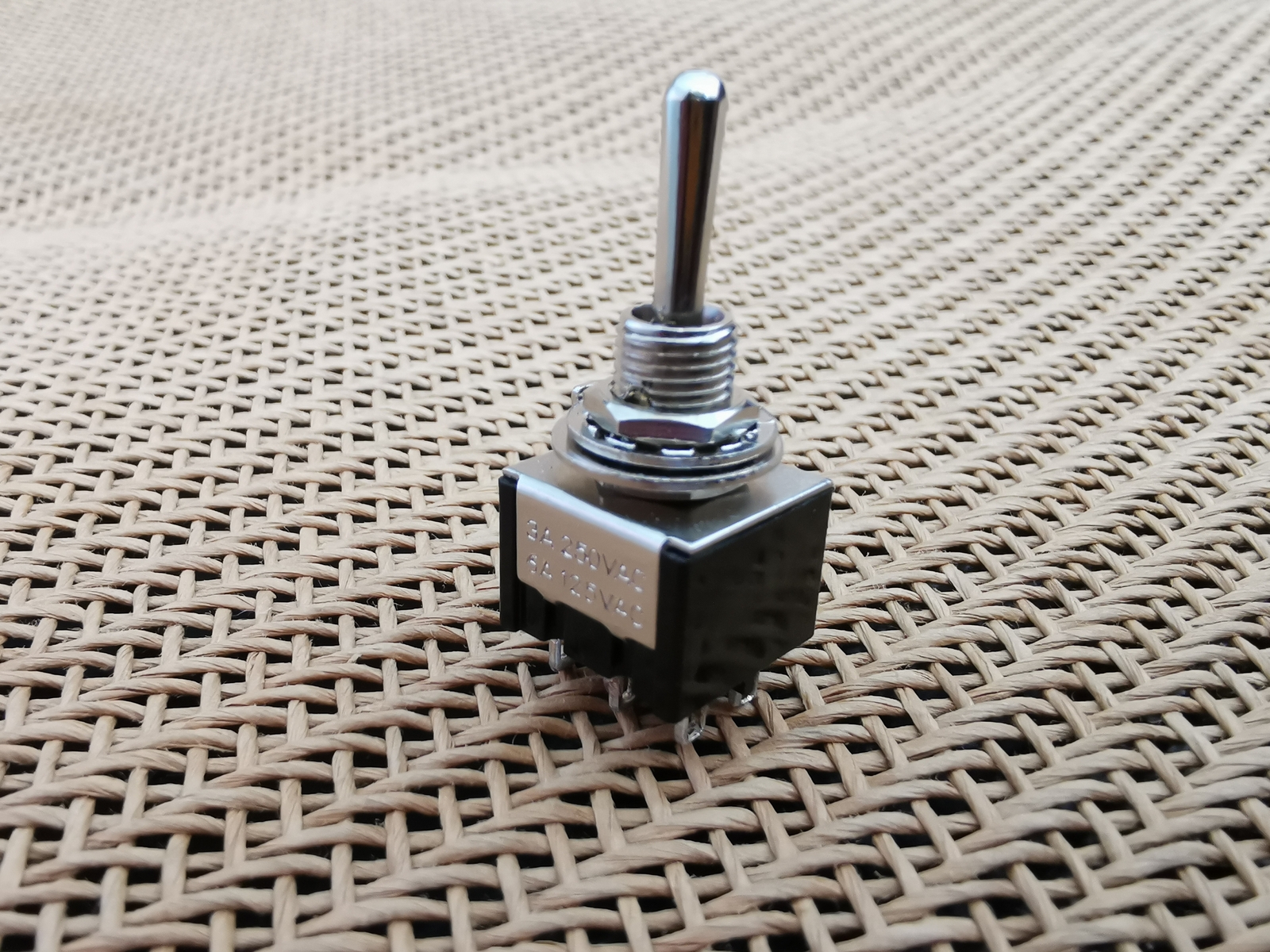1 120V 230V Momentary (ON)-OFF-(ON) Toggle SWITCH
