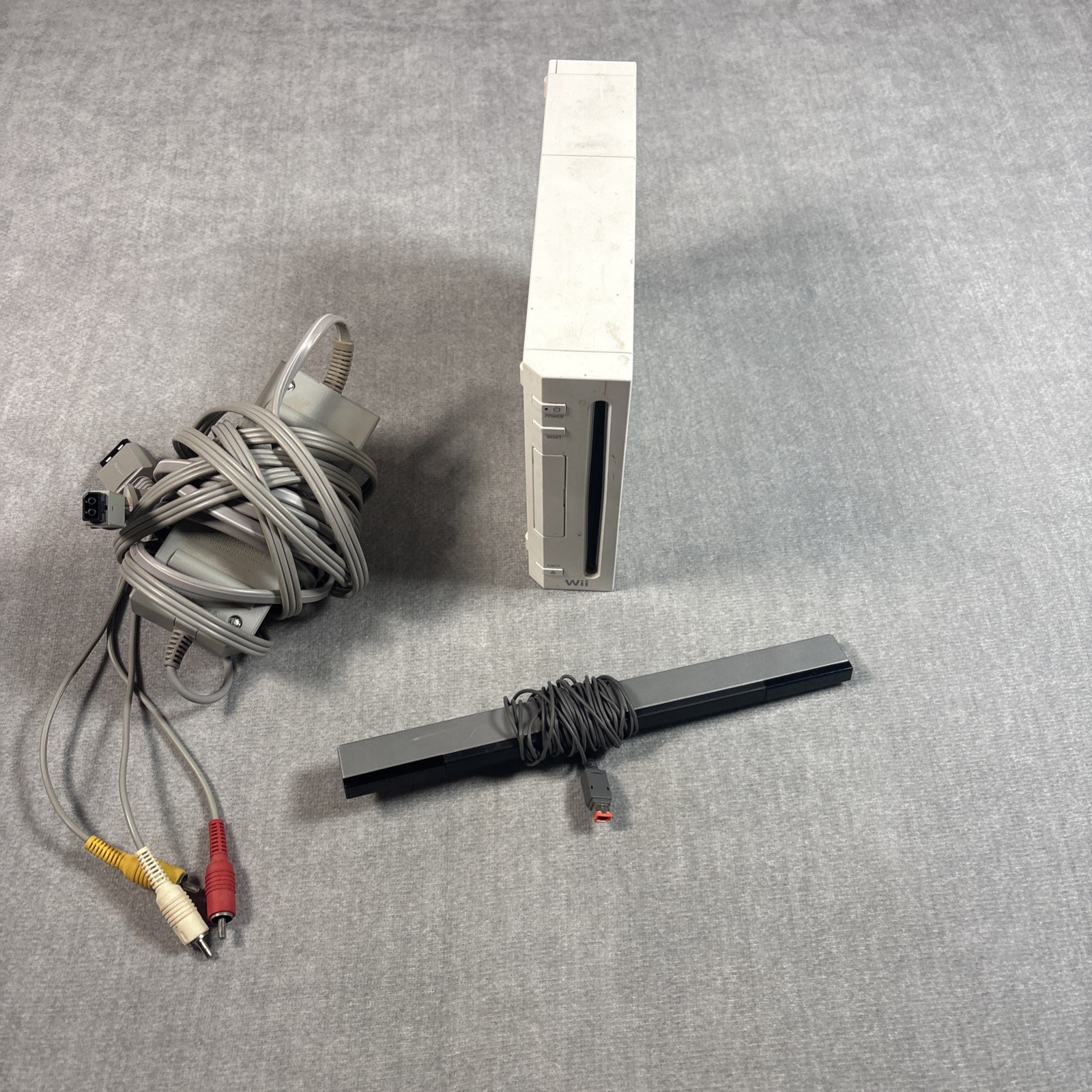 NINTENDO WII CONSOLE With Cables Plus Sensor