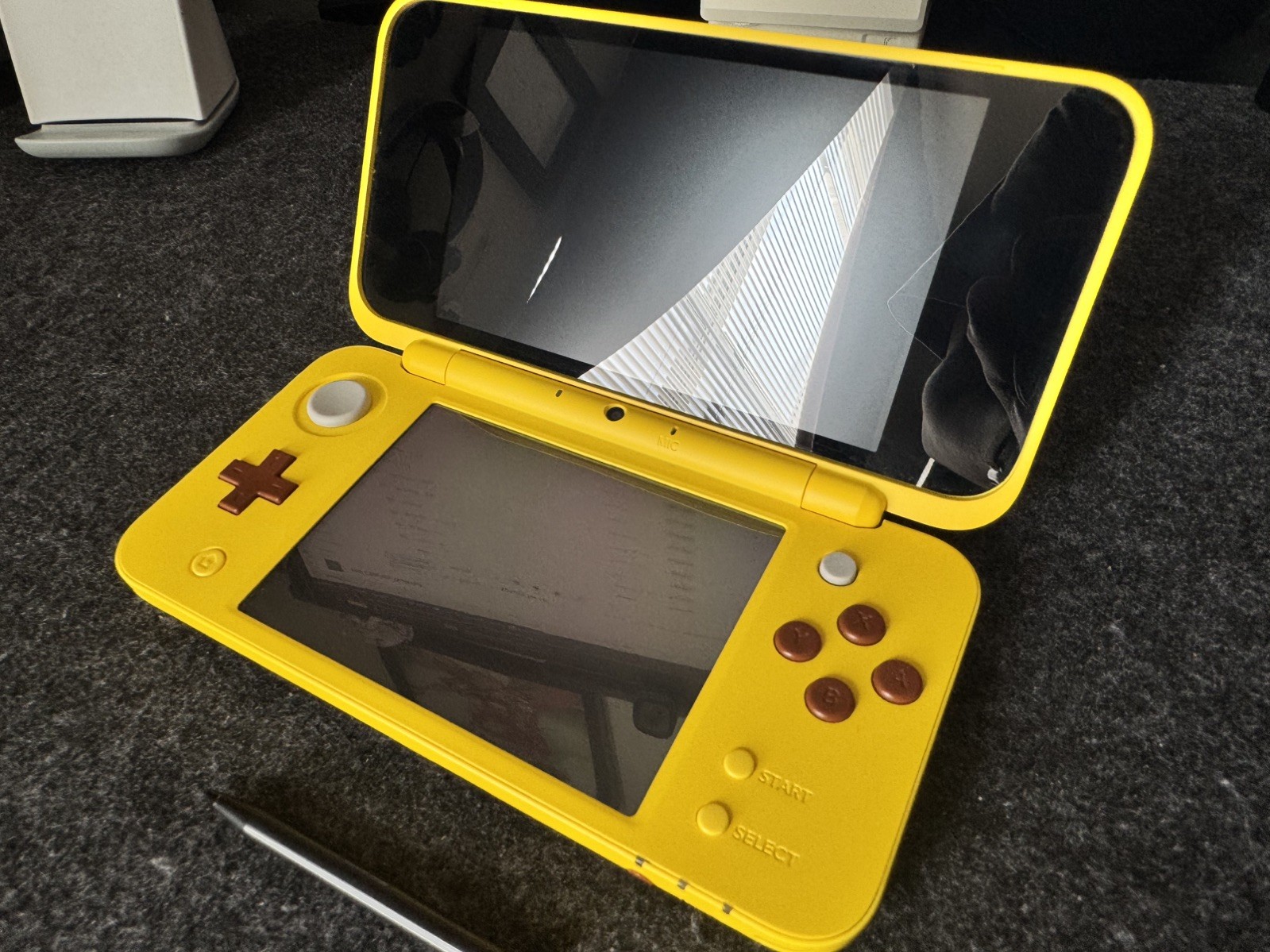 Nintendo New 2DS XL Pikachu Edition US Model W Charger Stylus