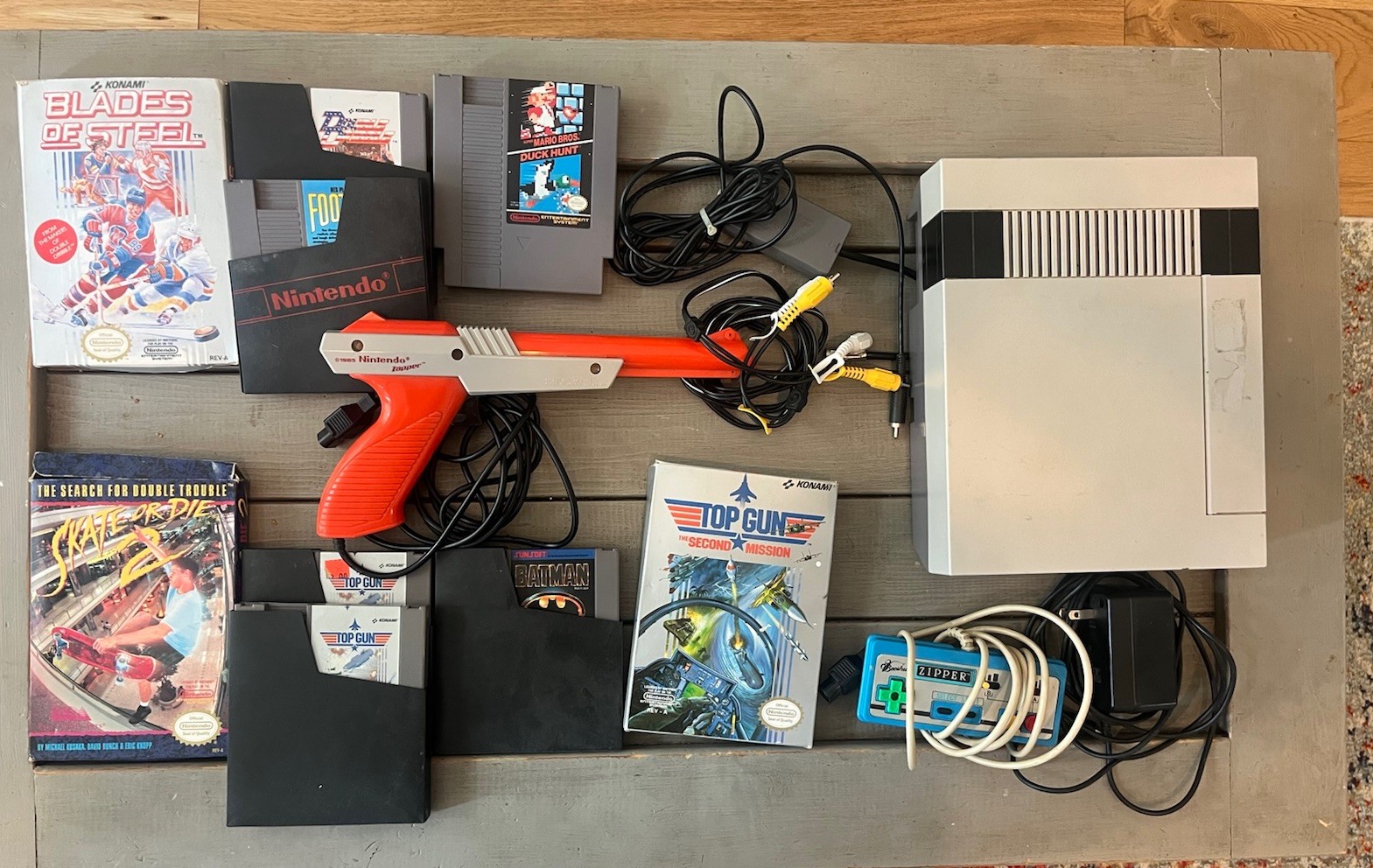 Nintendo NES Console Bundle 9 Games Super Mario Bros Duck Hunt Blades of Steel