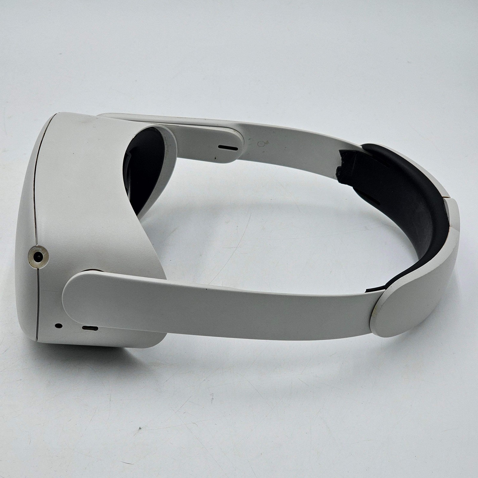 Meta Quest 2 128GB Standalone All-in-One VR Headset KW49CM