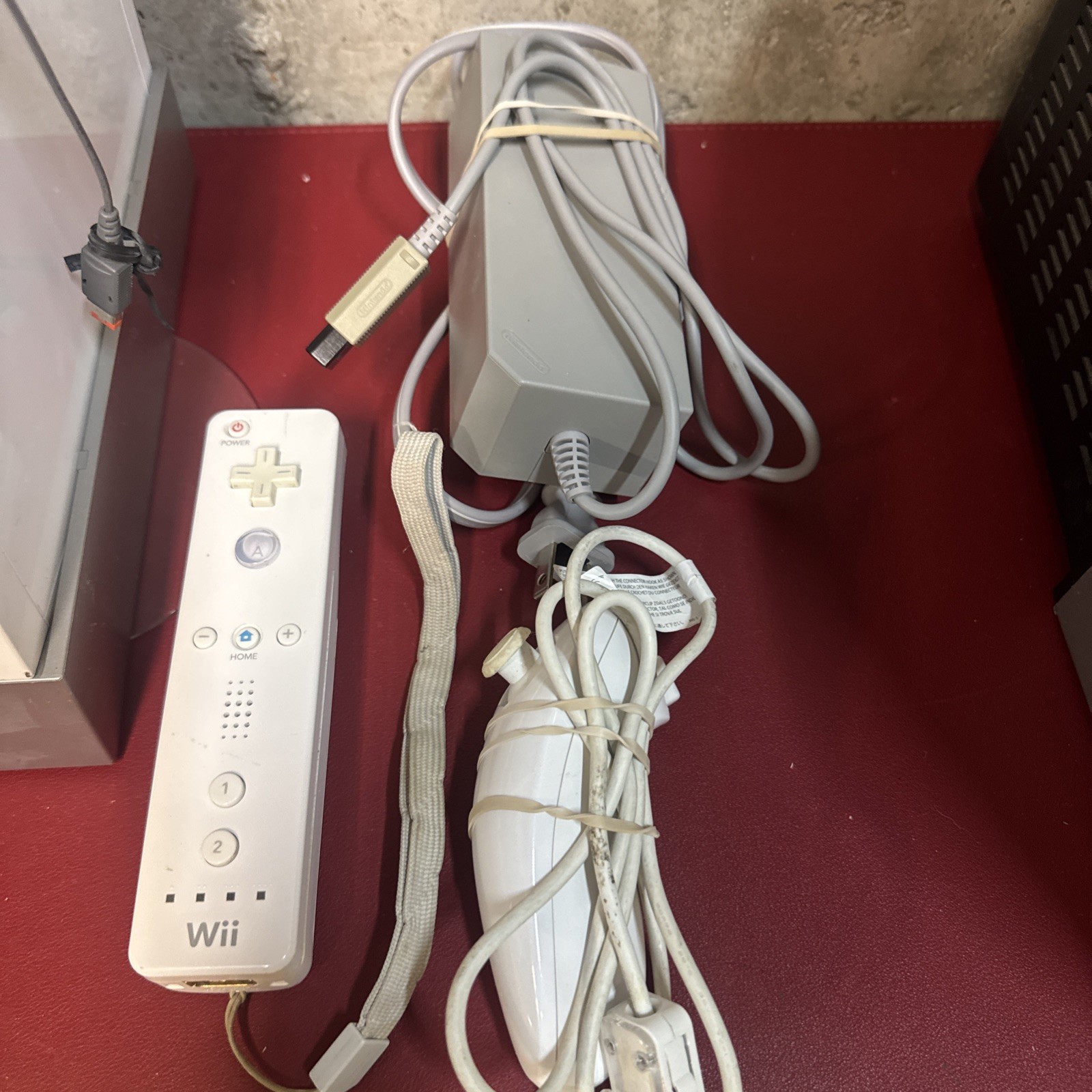 Nintendo Wii RVL-001 (USA) White Console w/ OEM Controller, Nunchuk & 5 Games