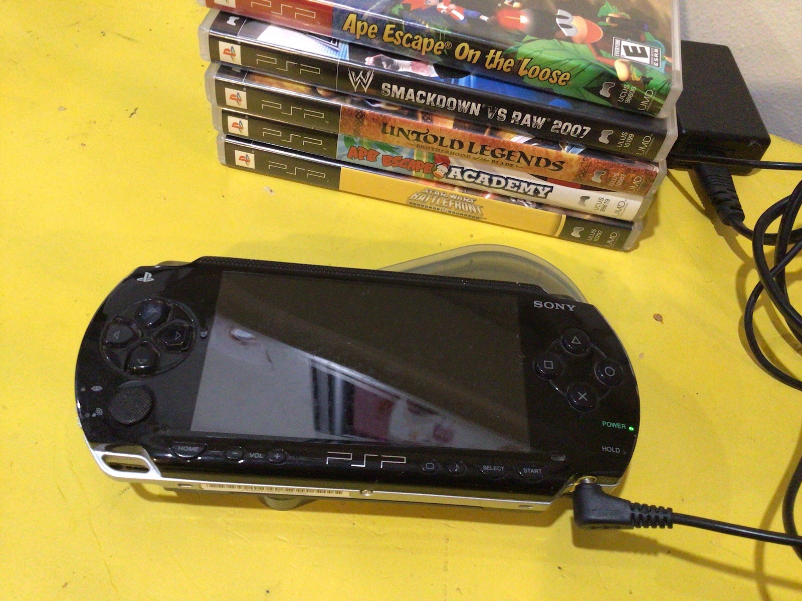 PSP 1001 Sony handheld console with 5 games and charger