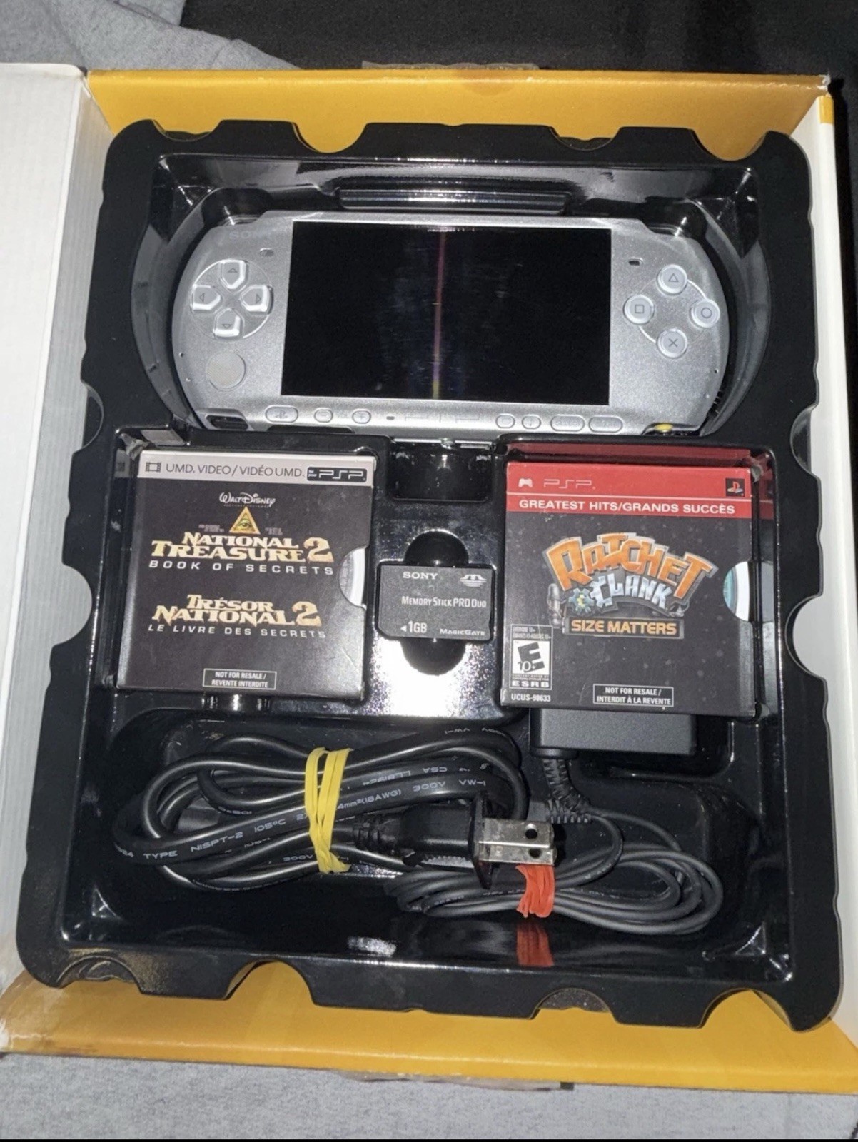 Sony PSP-3000 Silver Ratchet & Clank Size Matters Entertainment Pack Wi-Fi 1GB