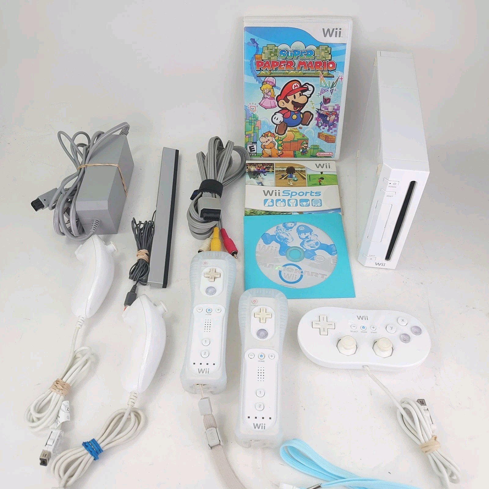Nintendo Wii Console BUNDLE white RVL-001 Paper Mario Kart Wii Sports Classic