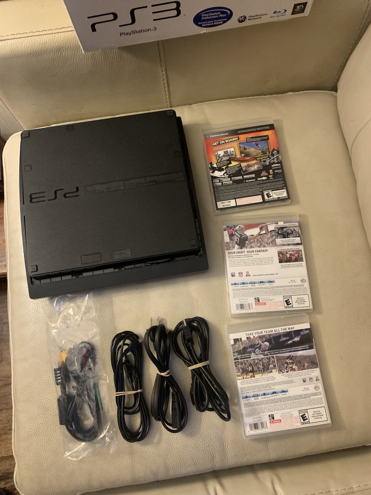 Sony PlayStation 3 PS3 Slim 160GB 2501a Console Bundle w/ Box, Games, No Control