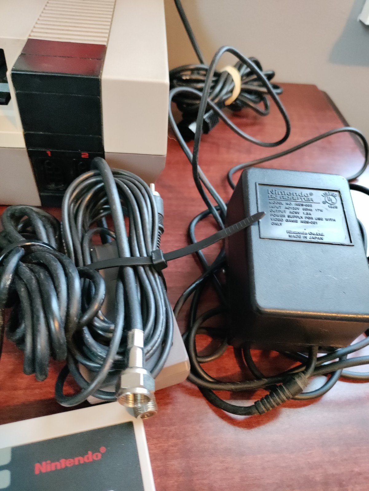 NINTENDO ENTERTAINMENT SYSTEM NES VIDEO GAME CONSOLE W/CONTROLLERS CABLES Works