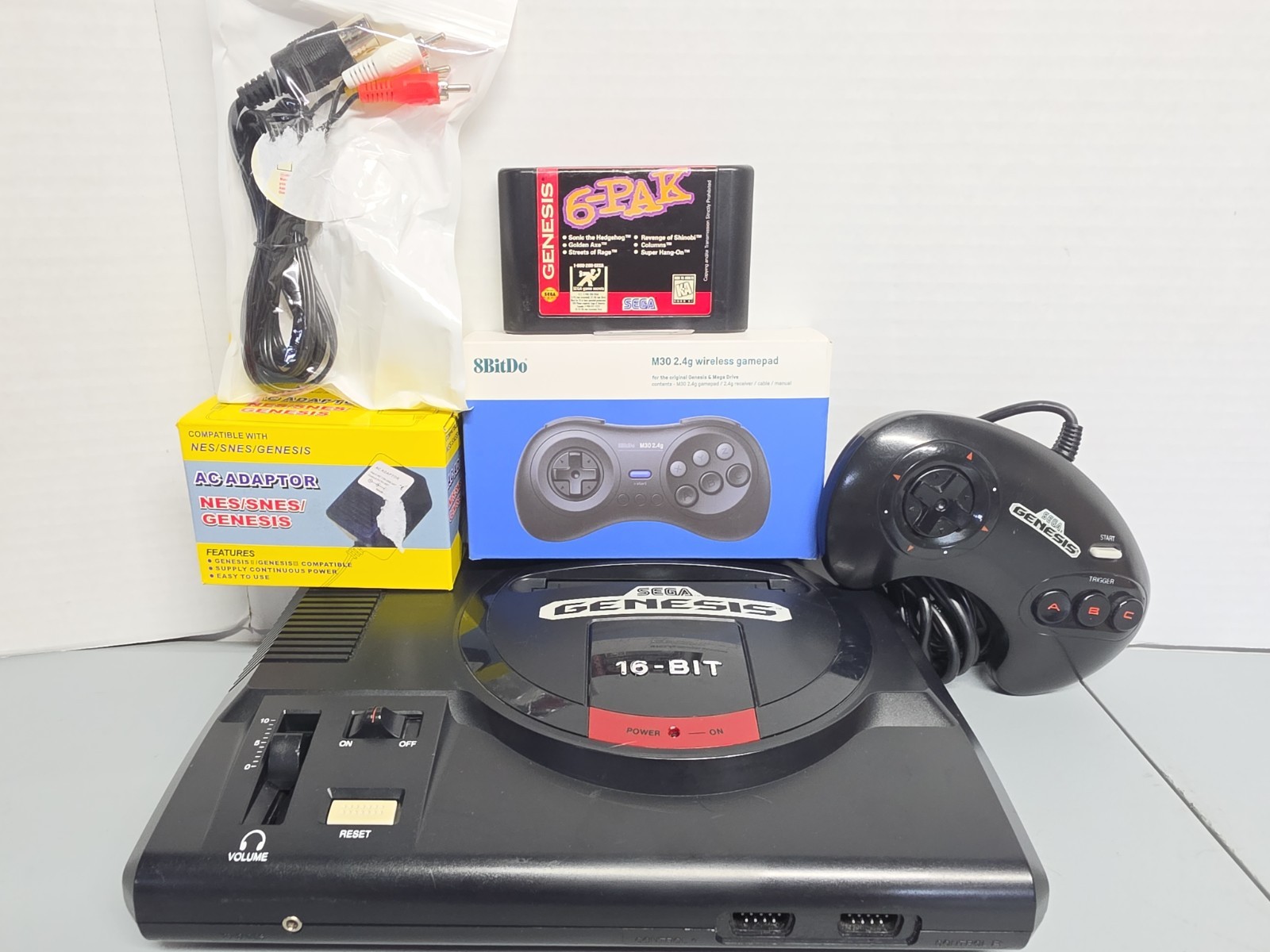 Sega Genesis System Model 1601 16 Bit Console Bundle – Works w/ Wireless Gamepad