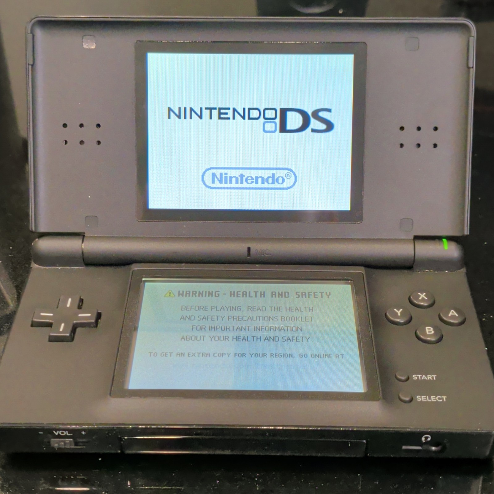 Nintendo DS Lite Black Dual Screen Console with R4 SDHC Dual-Core Cartridge