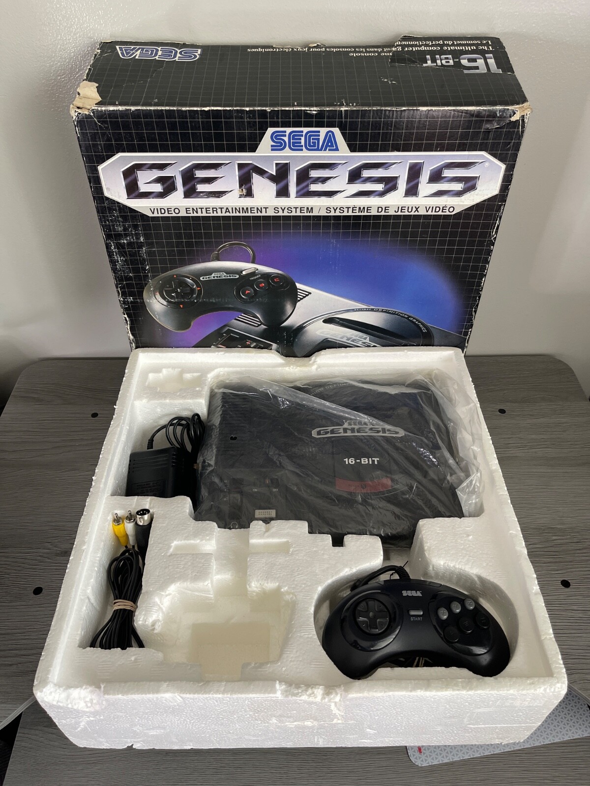 Sega Genesis Console 16-Bit MK-1601-22 W/ Original Box – Early Print Box TESTED
