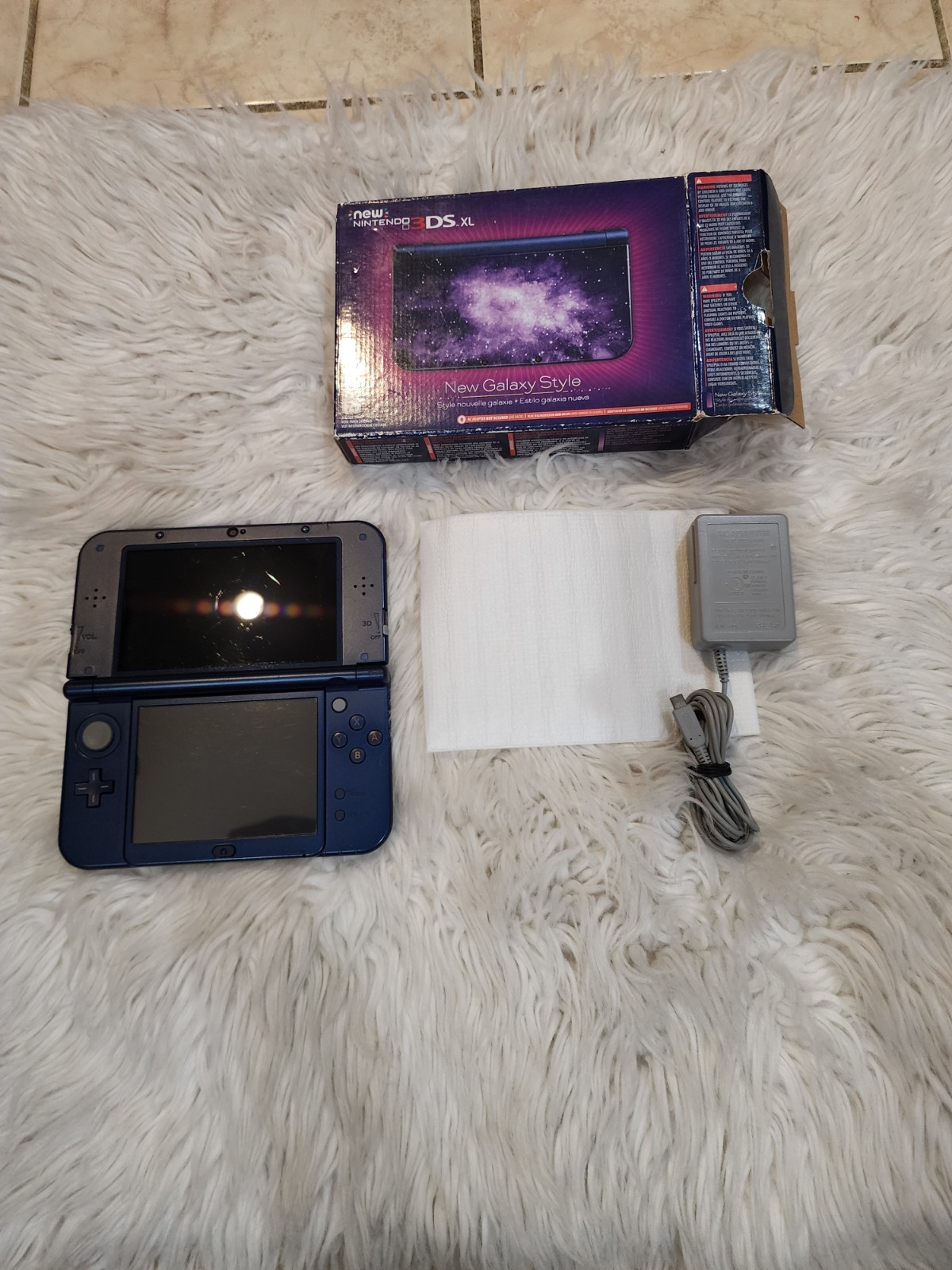 New Nintendo 3DS XL Galaxy Edition Handheld System w/ box and charger