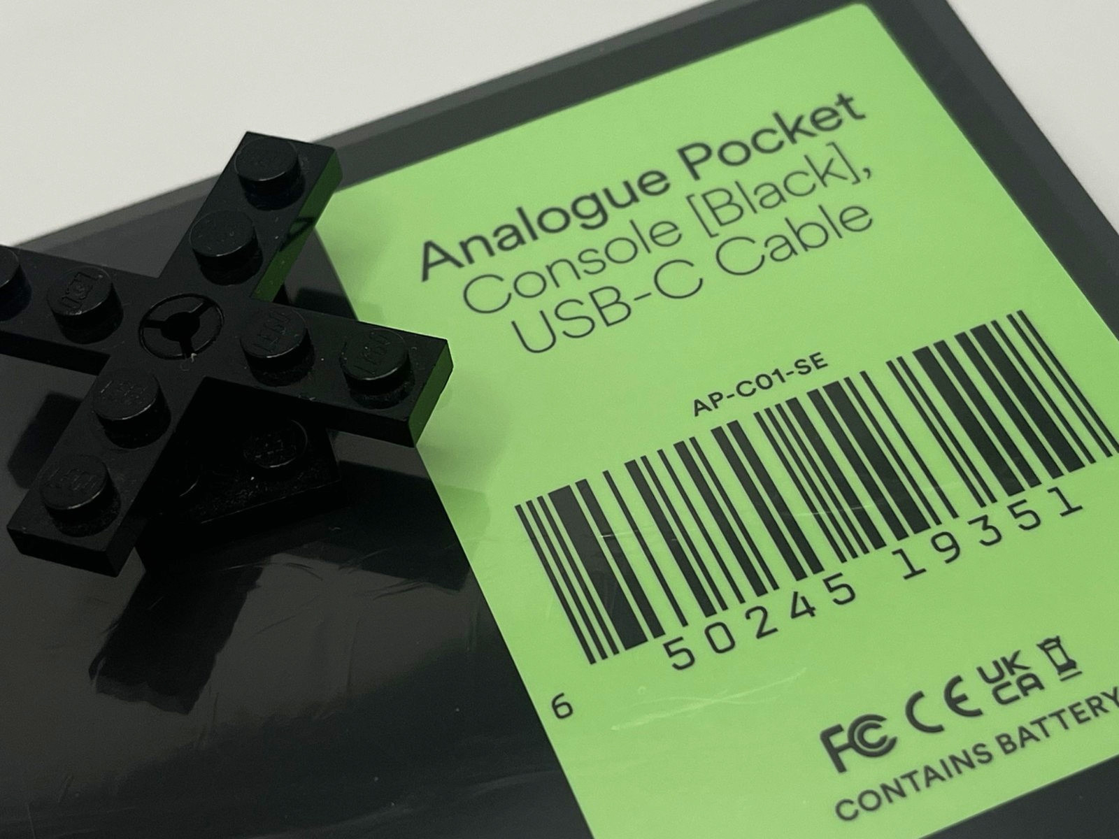Analogue Pocket Handheld Console [black] AP-C01-SE [mint]