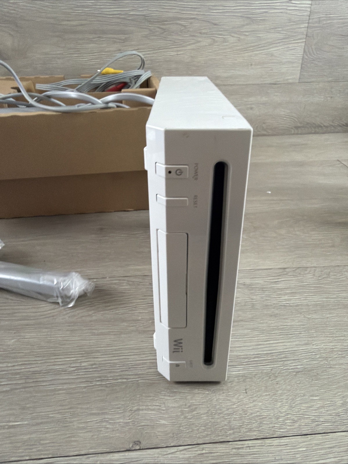 Nintendo Wii Console System RVL 101 Bundle With Cords Controller Excellent