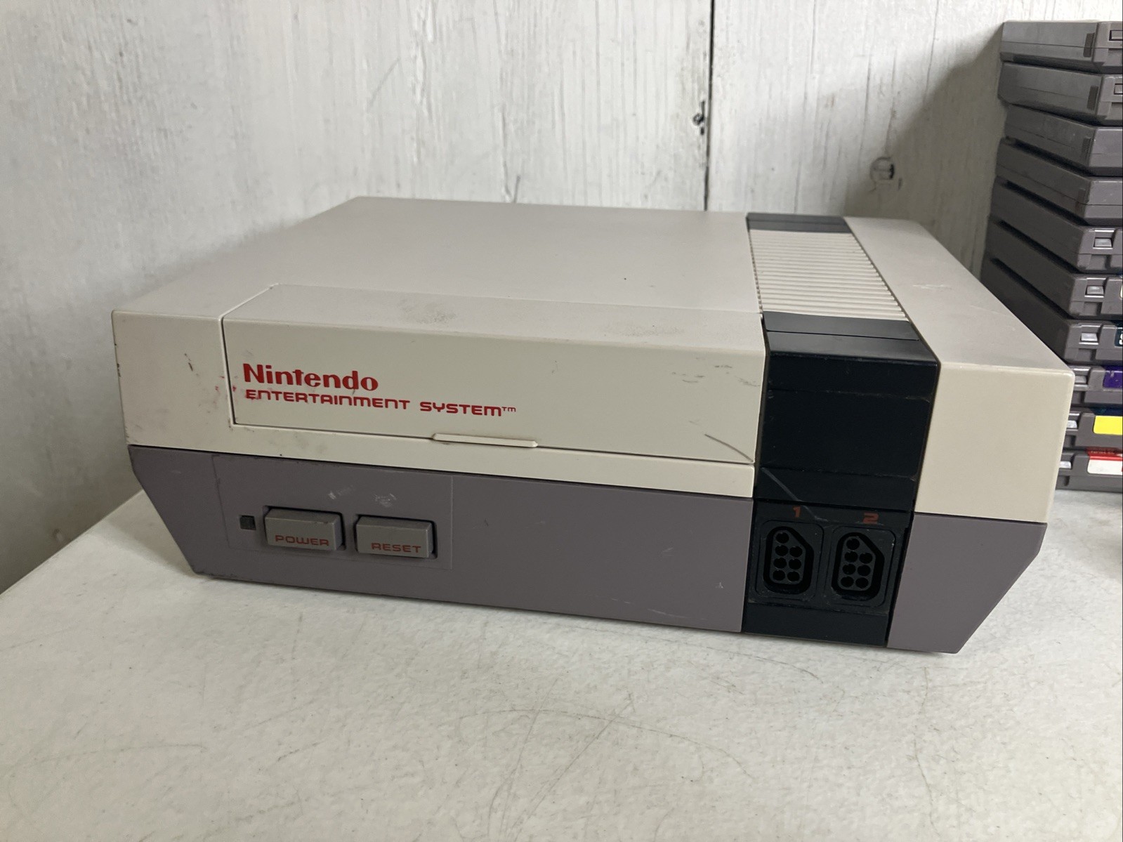 Nintendo NES Console System Bundle 10 Games Zapper NEW PINS Mario 1 & 3 Bobble