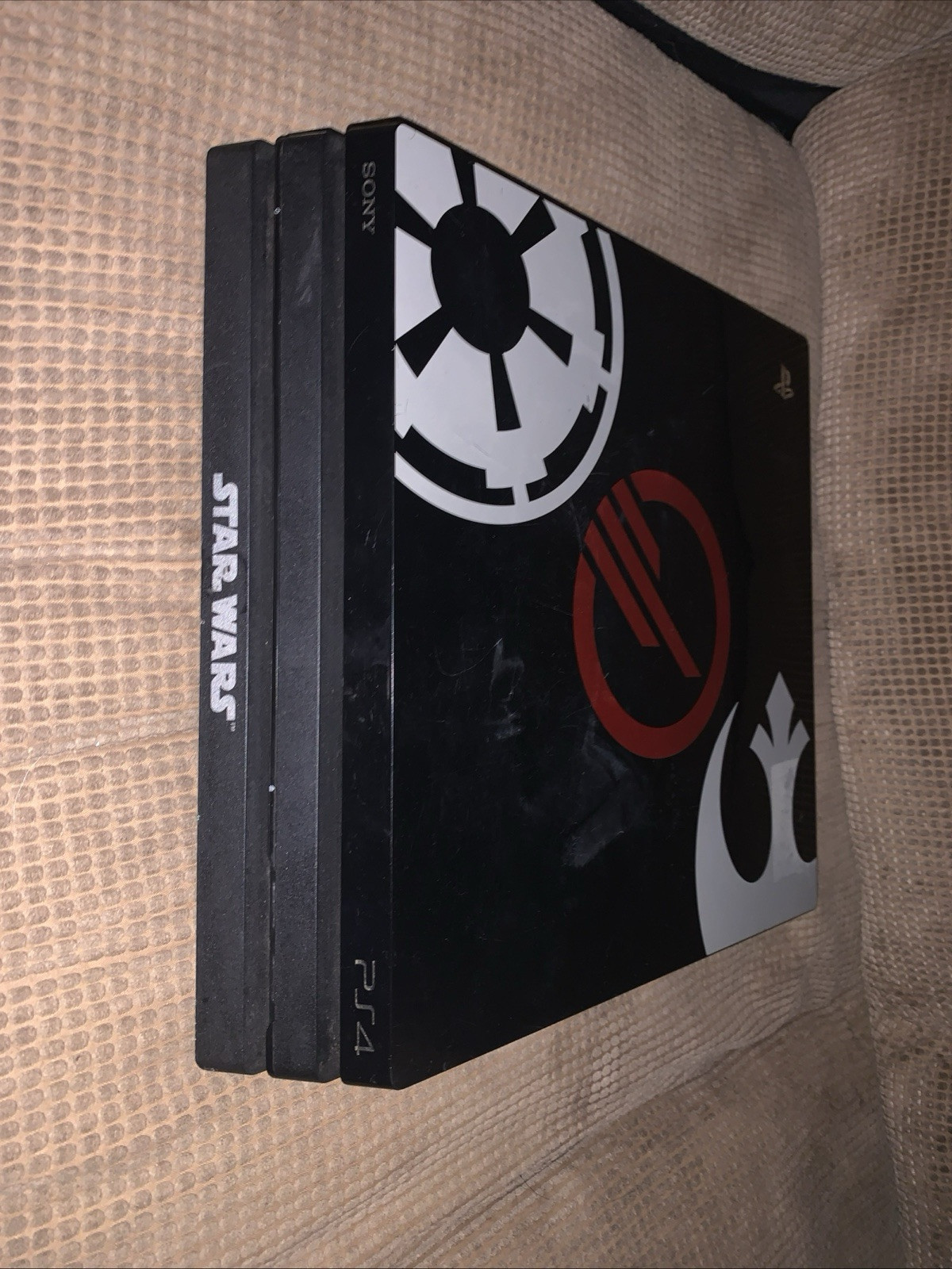 Sony PlayStation 4 Pro STAR WARS: Battlefront II Limited Edition Bundle