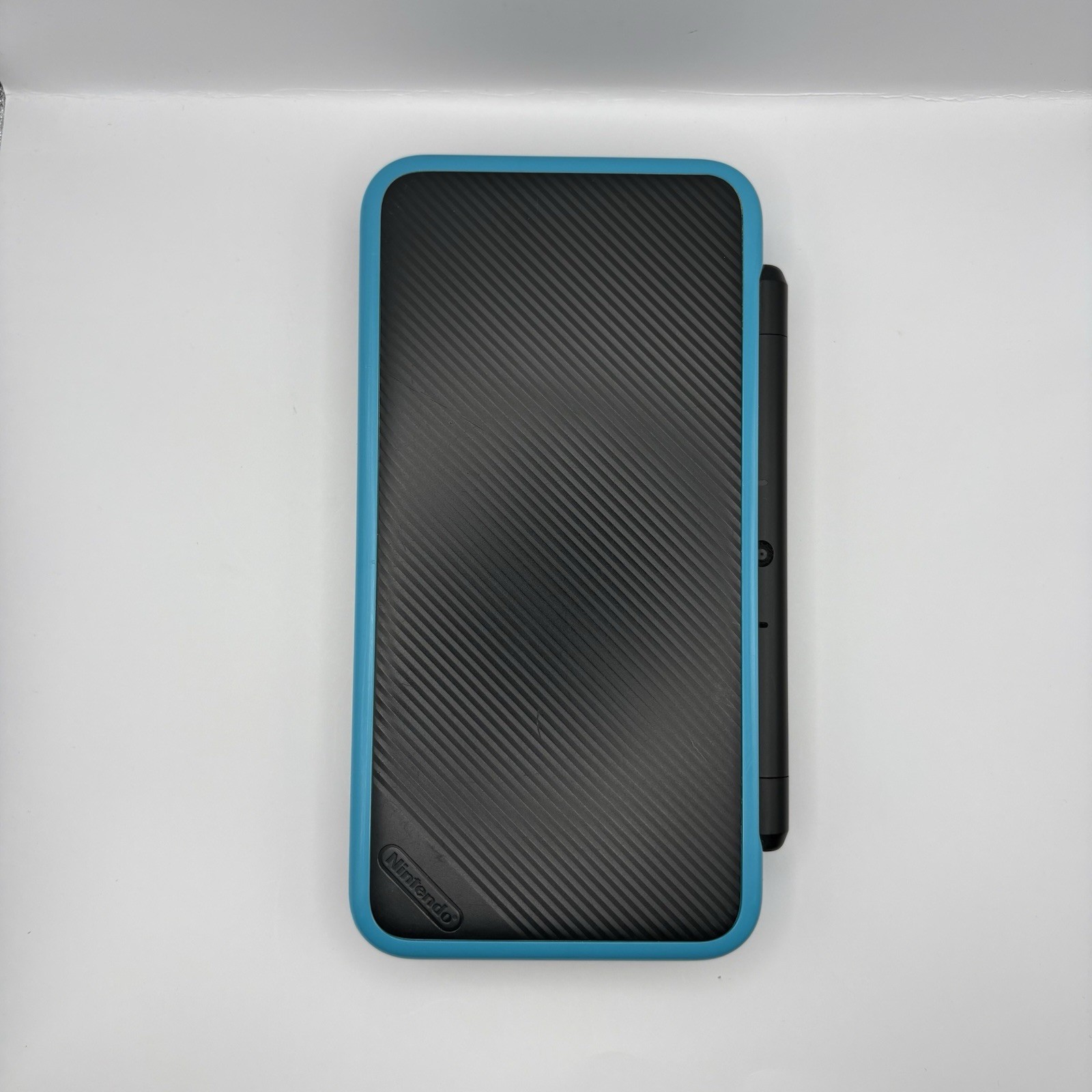 NEW NINTENDO 2DS XL 4GB BOXED – BLACK/TURQUOISE + ACCESSORIES
