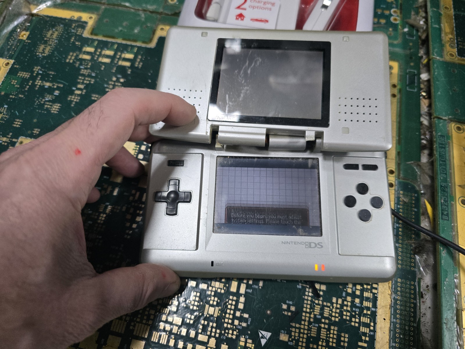 Nintendo DS NTR-001 EXACT Silver-Broken-Power-Video w/Adapter & Universal-PARTS