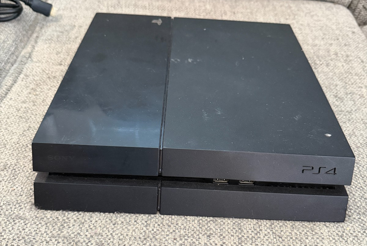 Sony PS4 PlayStation 4 500GB CUH-1001A Launch Model Bundle Controller Tested