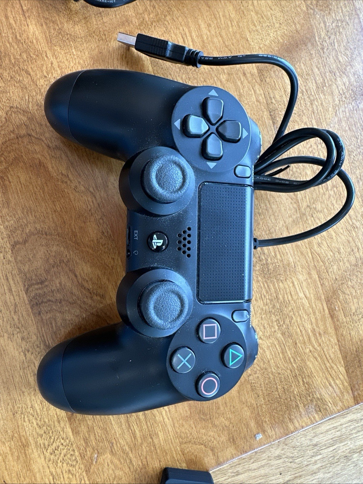 PS4 Slim 1Tb Console 2 Dual Shock Controllers 4 USB Hub Horizon Game WORKS GREAT