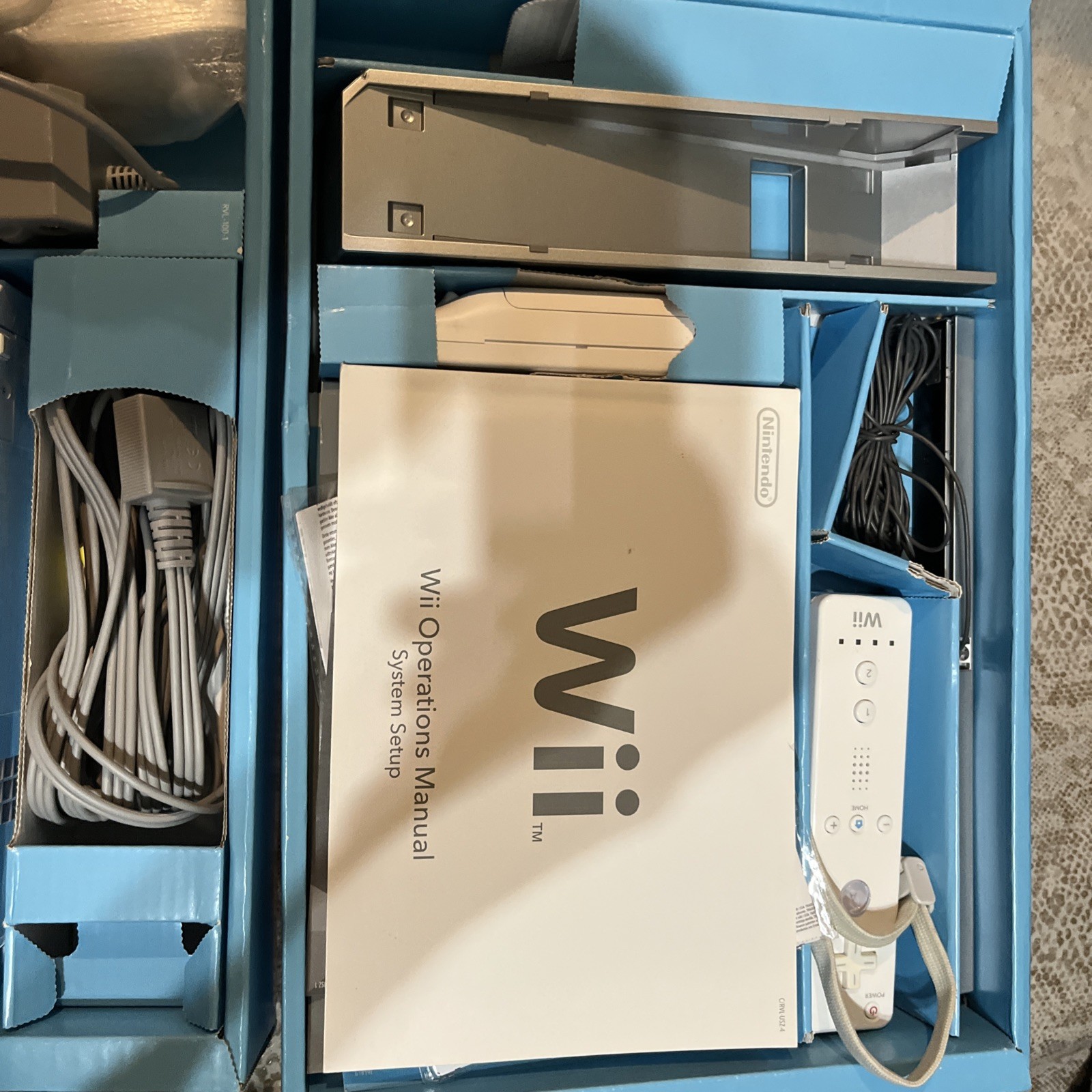 Nintendo Wii Sports Console Bundle White RVL-001 w/ Original Box Trays and Game