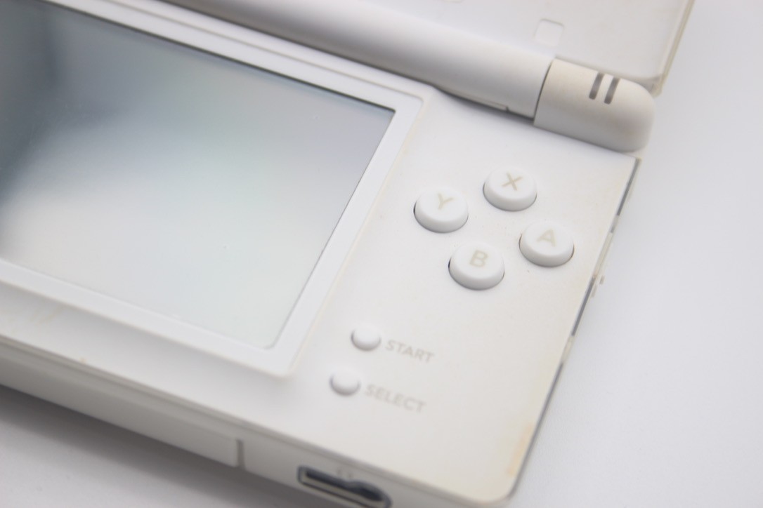 Nintendo DS Lite Console – White USG-001 w/ Charger and Mario Games! from Japan