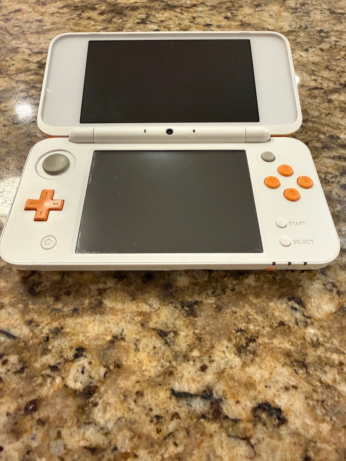 New Nintendo 2DS XL Orange/White Bundle