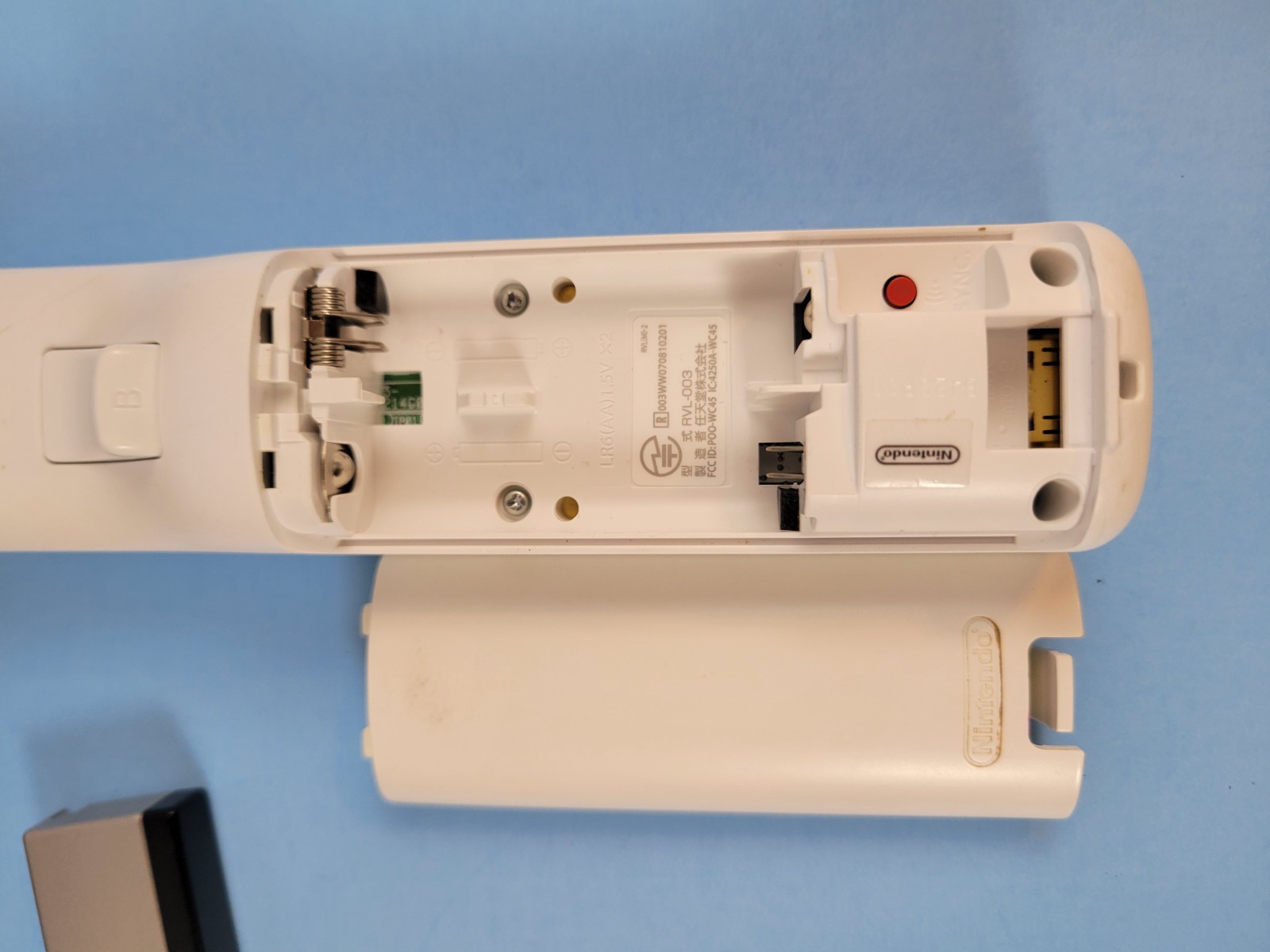 Nintendo Wii RVL-001 White Console Bundle with all Cords