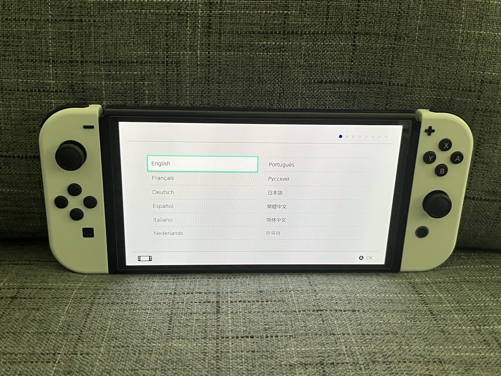 Nintendo Switch OLED Console 64GB w/ Box + Screen Protector