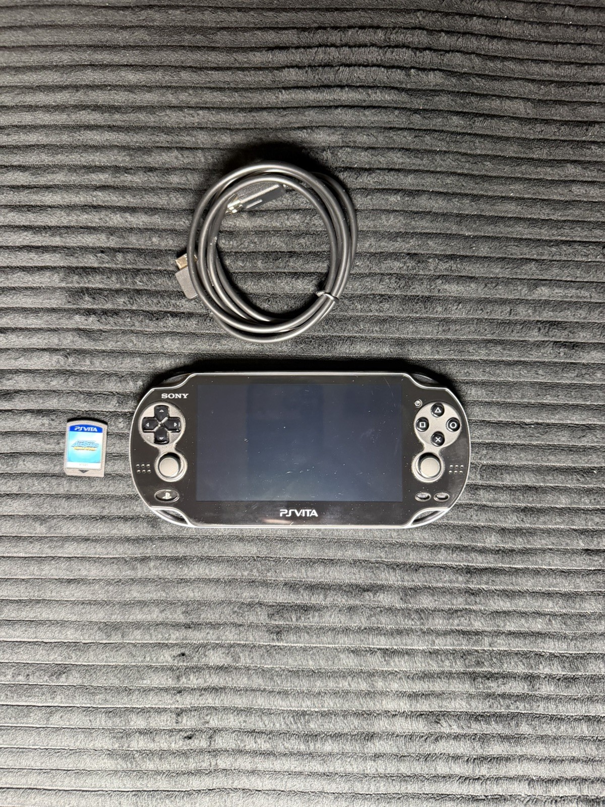 Sony PS Vita PCH-1101 Handheld System Black 3G/Wi-Fi Bundle w/ Game Cord Tested