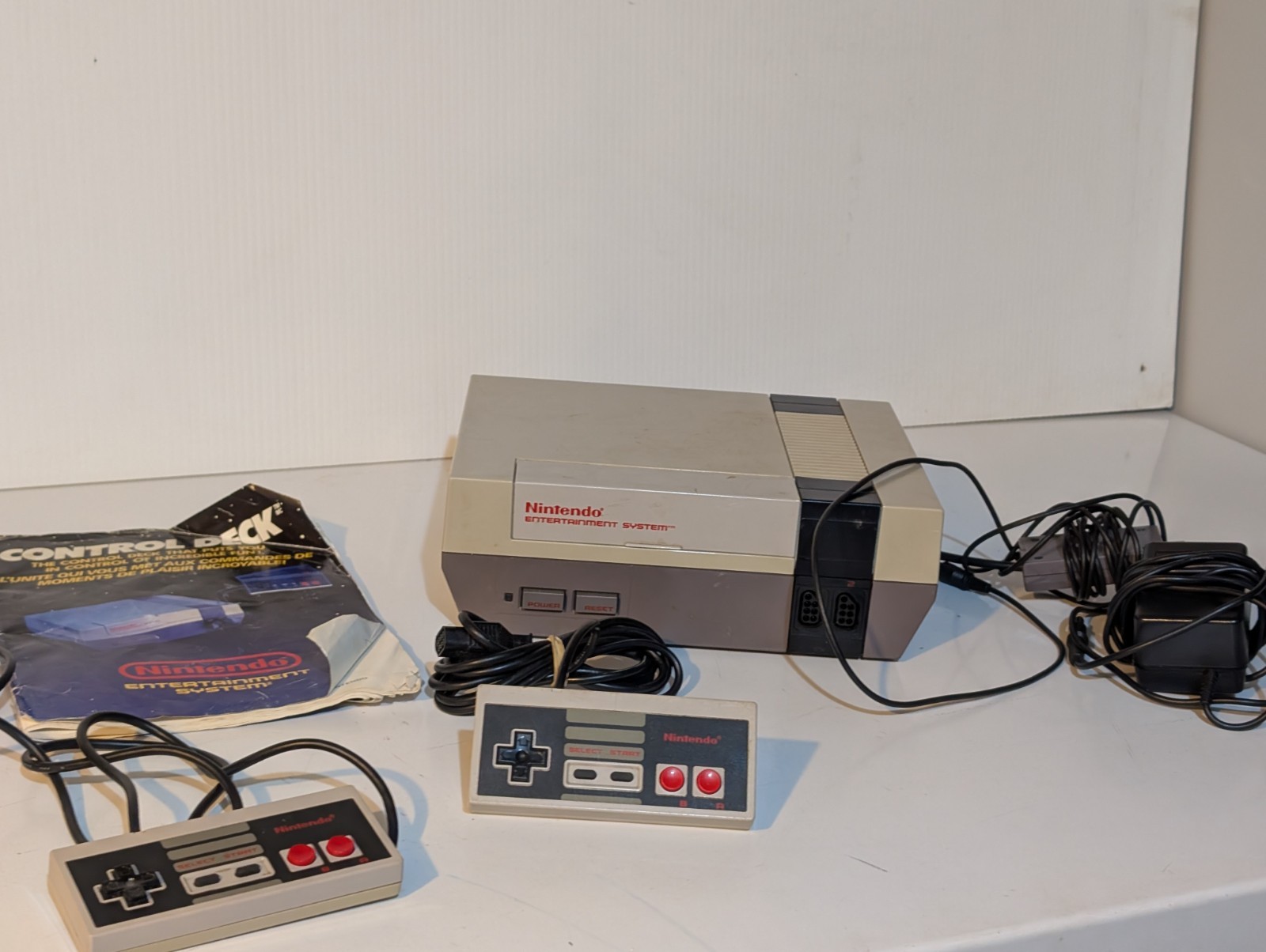 Nintendo Entertainment System NES Original Console + 2 Controleurs+Cable+ Manual