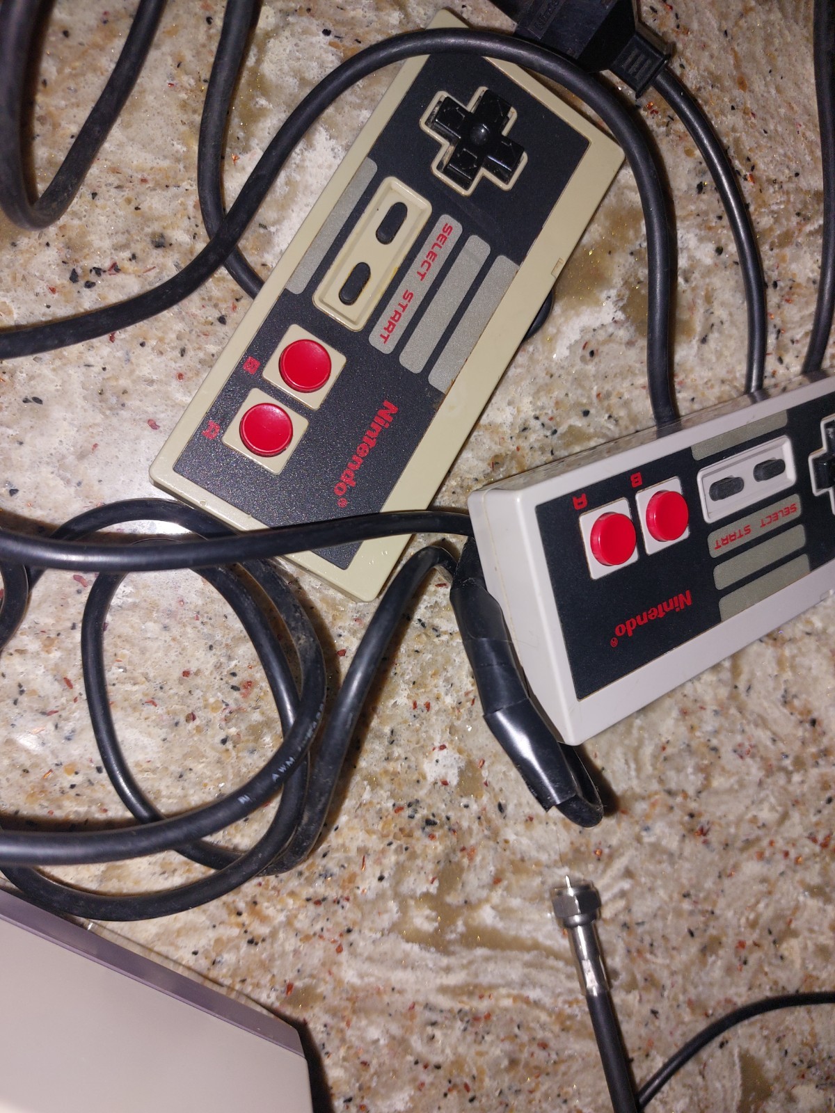 Nintendo Entertainment System NES Console – Gray (NES-001)