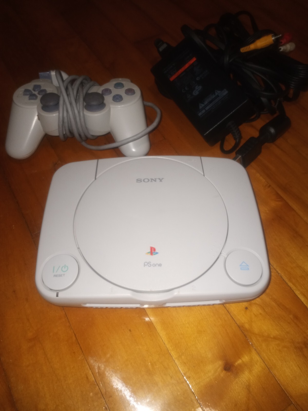 PS1 Gen1 Second body style, Year 2000 Japan
