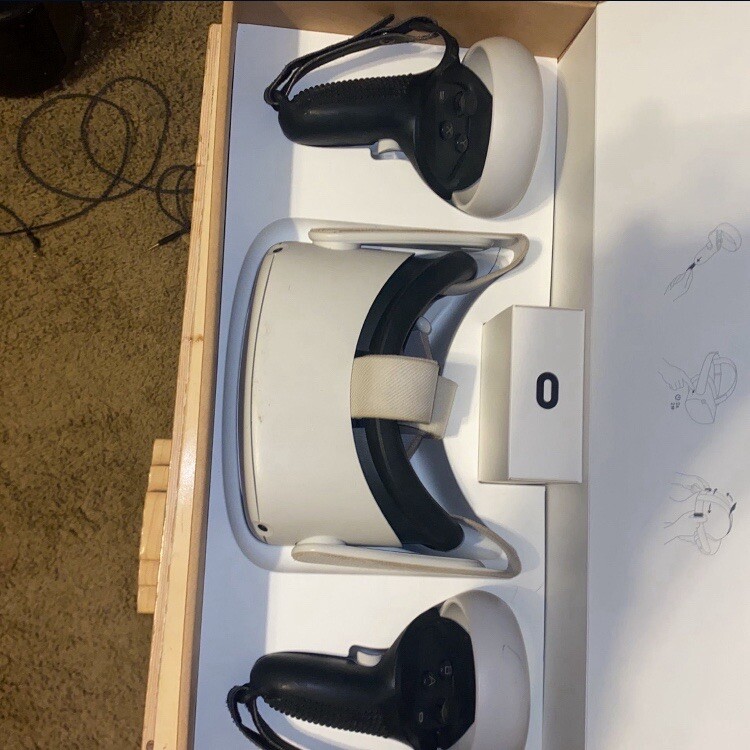Oculus Quest 2 With Hand Straps * No Charger*