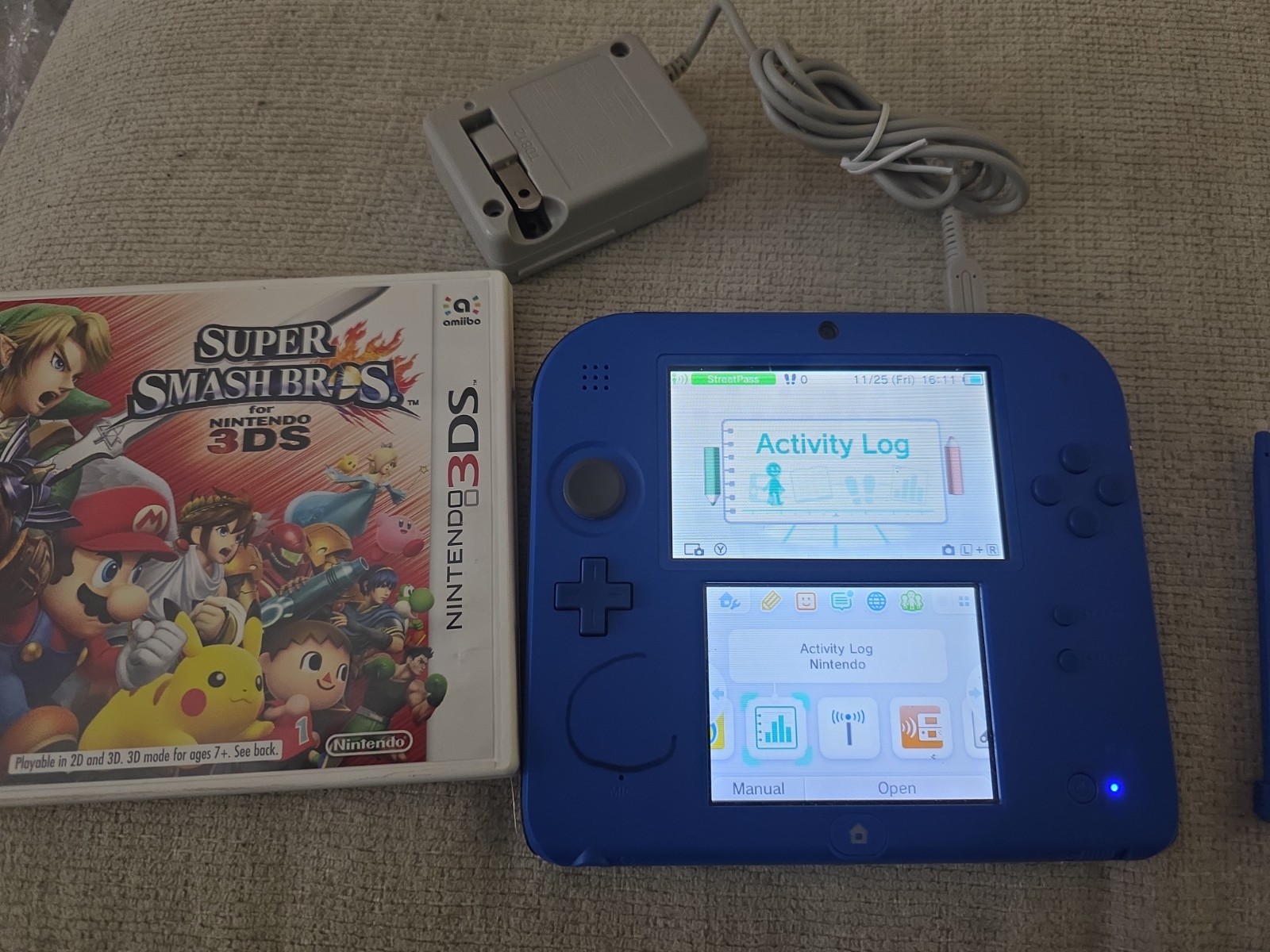 Nintendo 2DS Electric Blue 2 Gaming Handheld Nintendo DS W/Charger/Stylus/Game