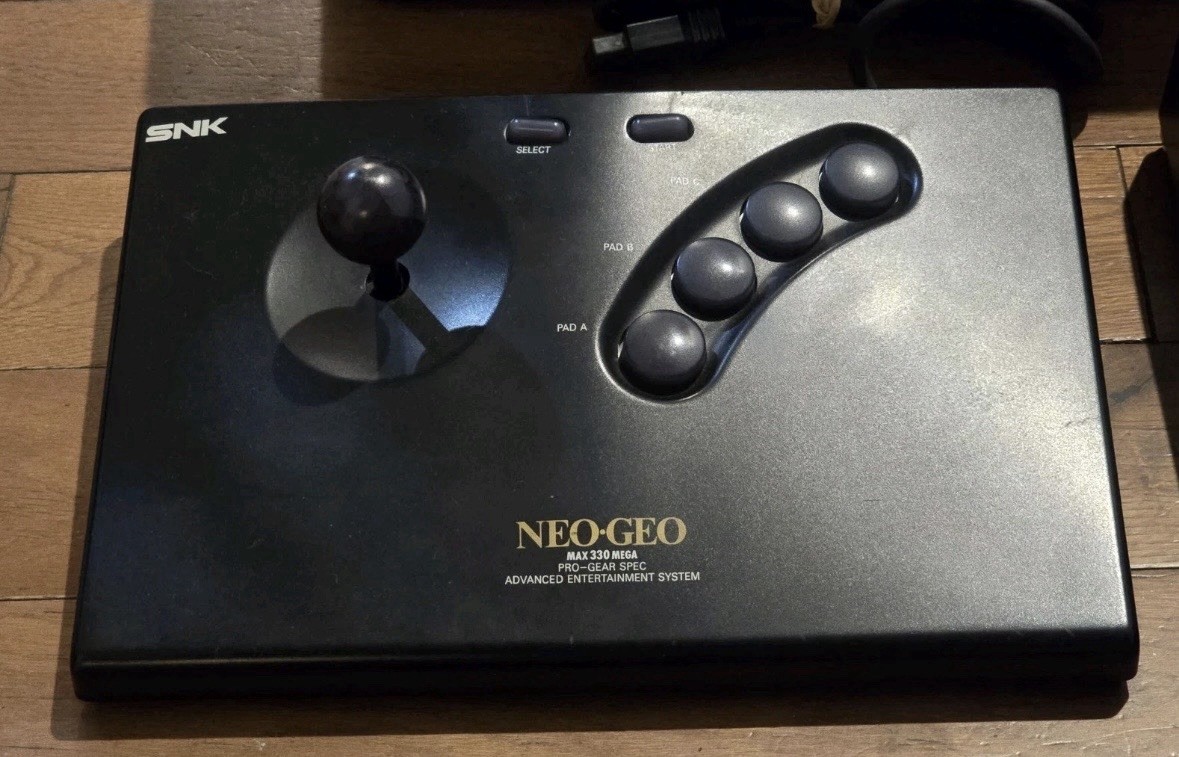 Neo Geo AES Gold System; 2 Controllers, and Cables