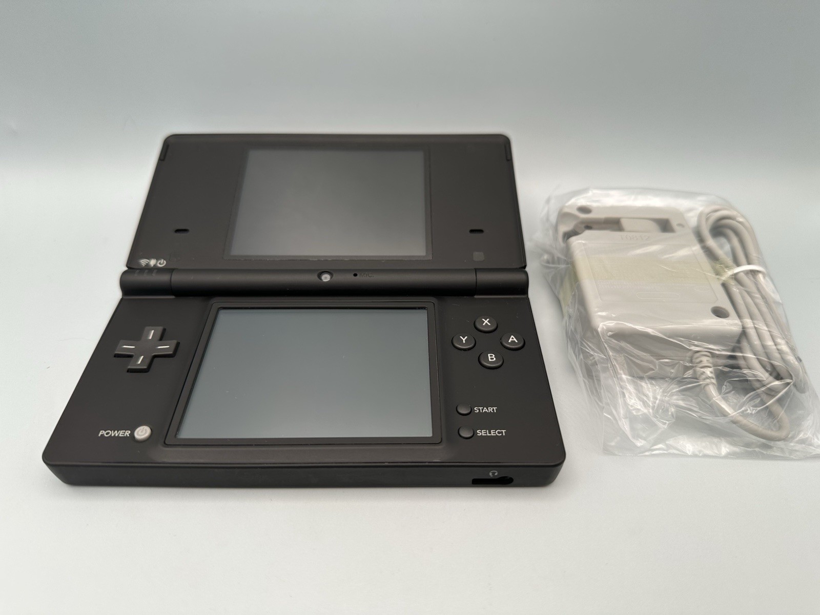 Nintendo DSi Black (Japanese Import) – Tested, Region Free, new charger